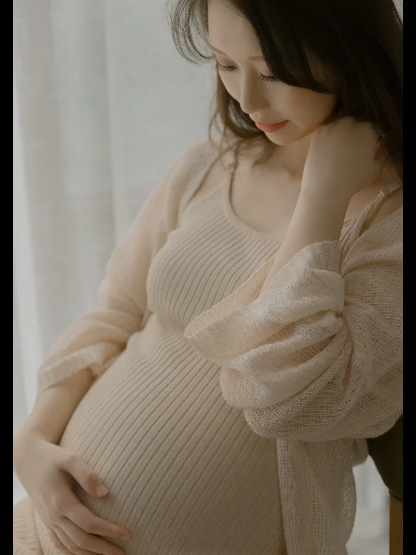 Conjunto vestido y bata a rayas para sesión newborn - imagen 3