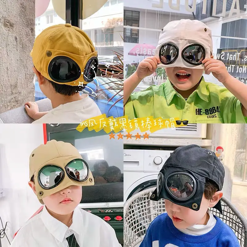 Gafas de sol infantiles y gorra de béisbol con visera