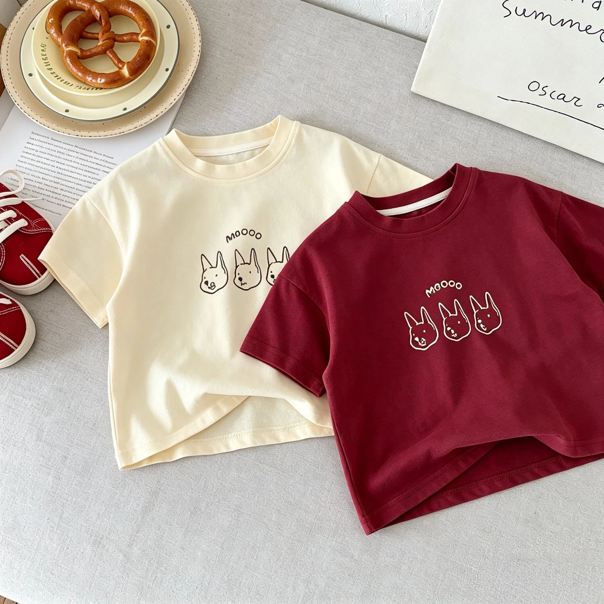 Camiseta de manga corta infantil con cuello redondo y estampado