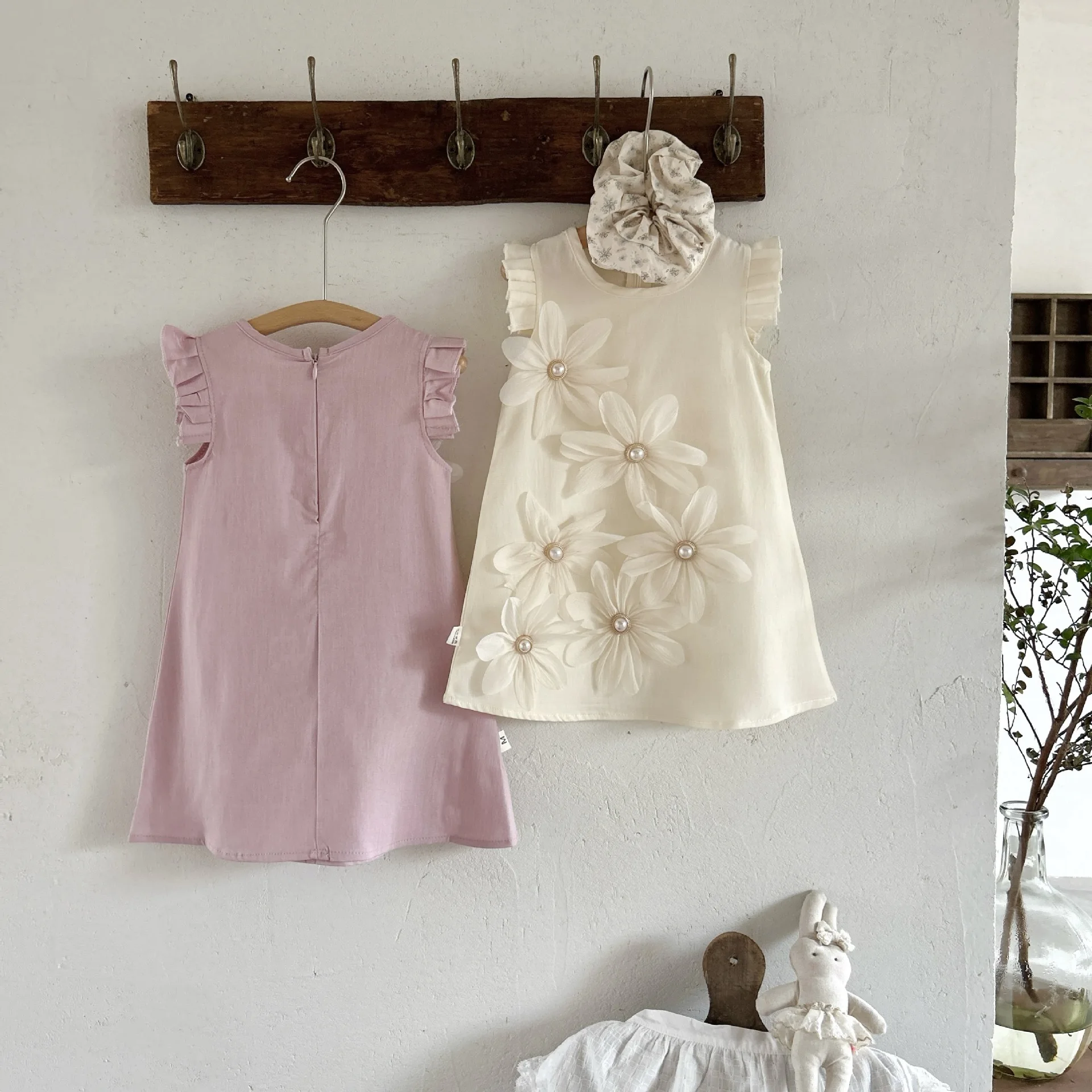 Vestido infantil sin mangas: vista frontal