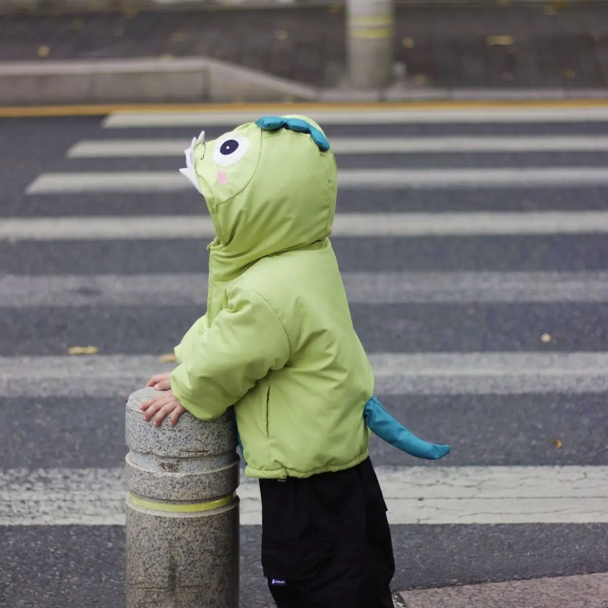 Parka de invierno con capucha cálida de tejido grueso para niño - imagen 4