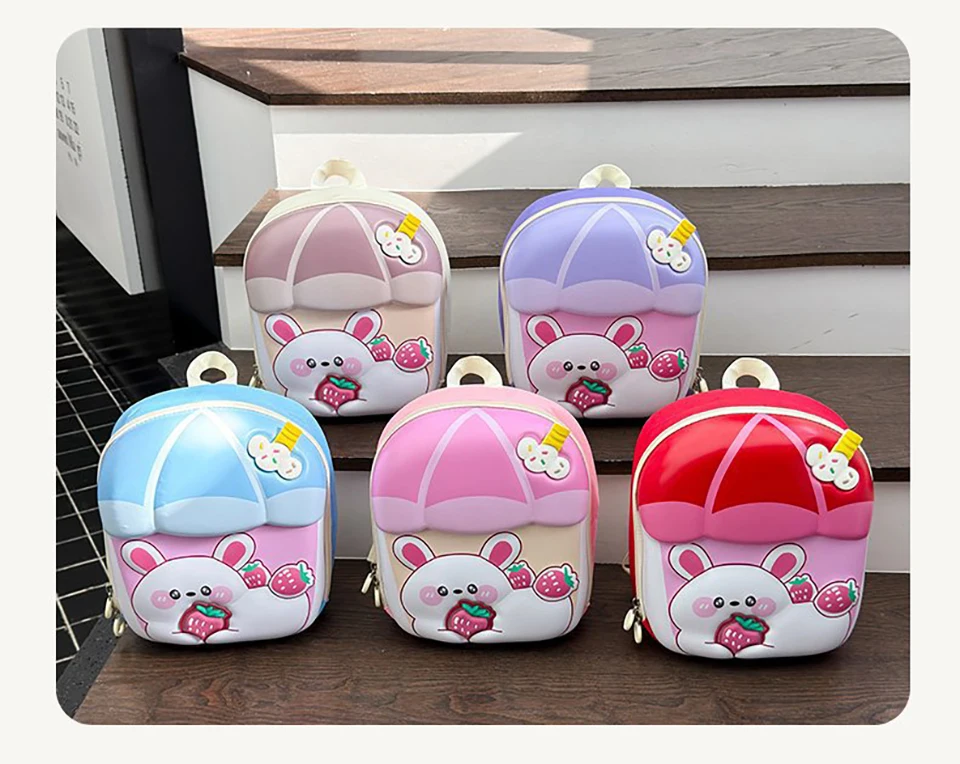 Mochila infantil con carcasa rígida y diseño de conejo en relieve