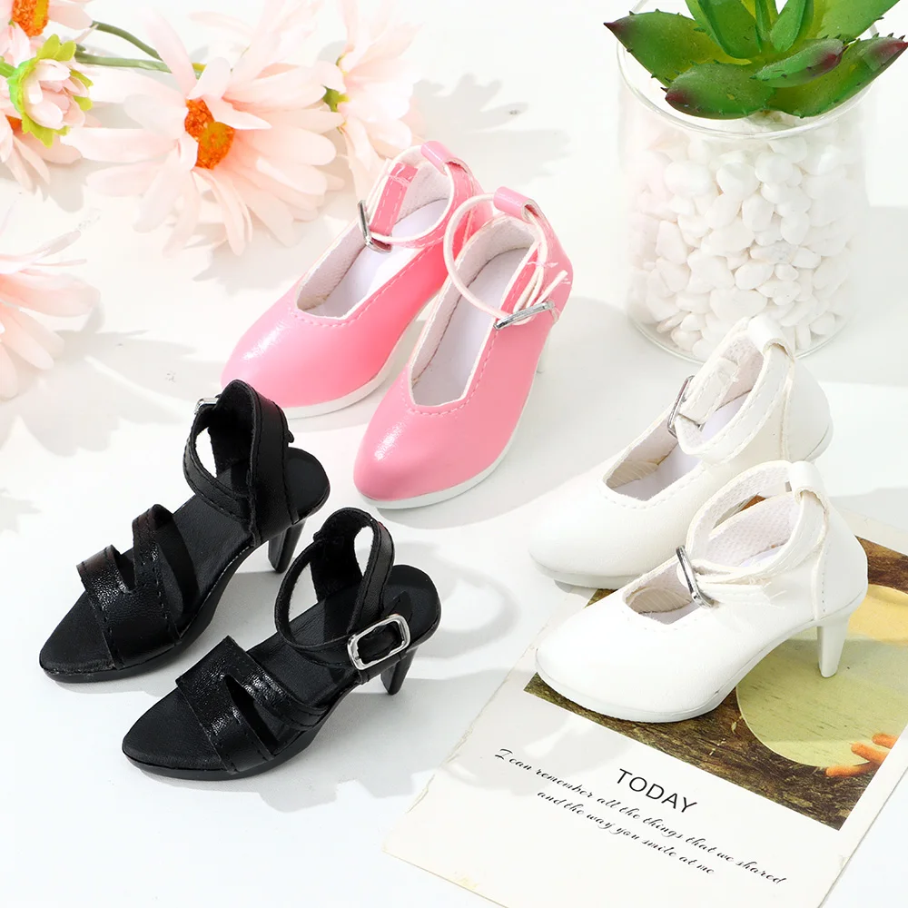 Sandalias en miniatura para muñecas