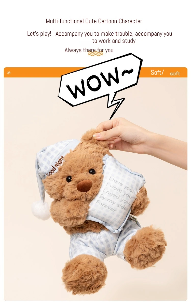 Detalle del oso abrazando su almohada