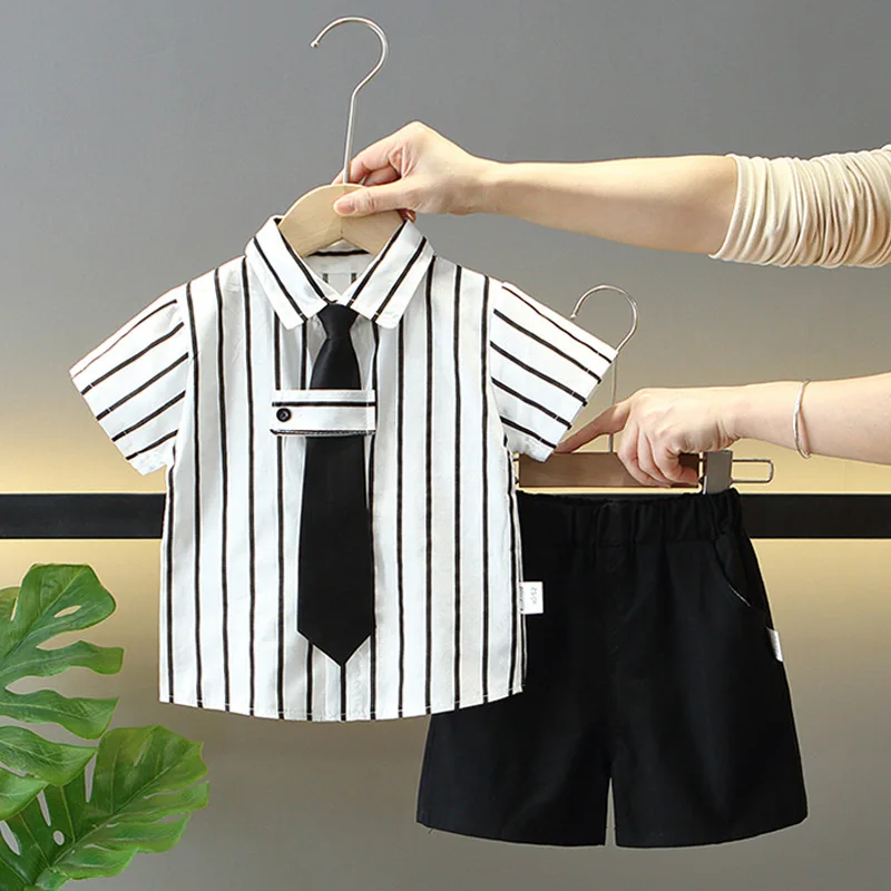 Conjunto de camiseta y shorts para calor