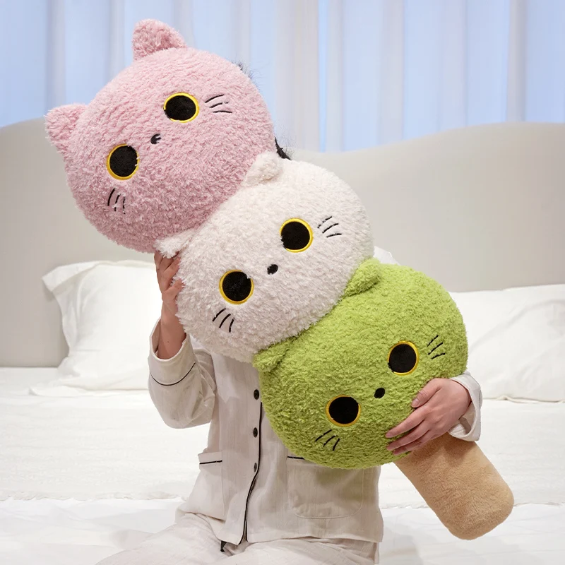 Detalle de la cara bordada del peluche Tanghulu