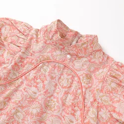 Vestido de bebé rosa de algodón con flores y mangas abullonadas