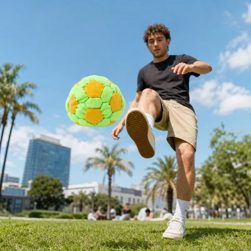 Pelota antiestrés infantil elástica con diseño de fútbol