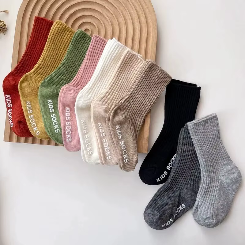 Calcetines para bebe rayados de algodon con suelas antideslizantes - imagen 4