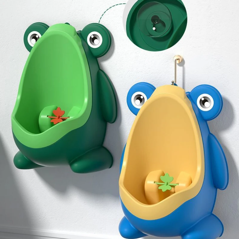 Orinal de pie infantil de pared vertical con dibujos animados