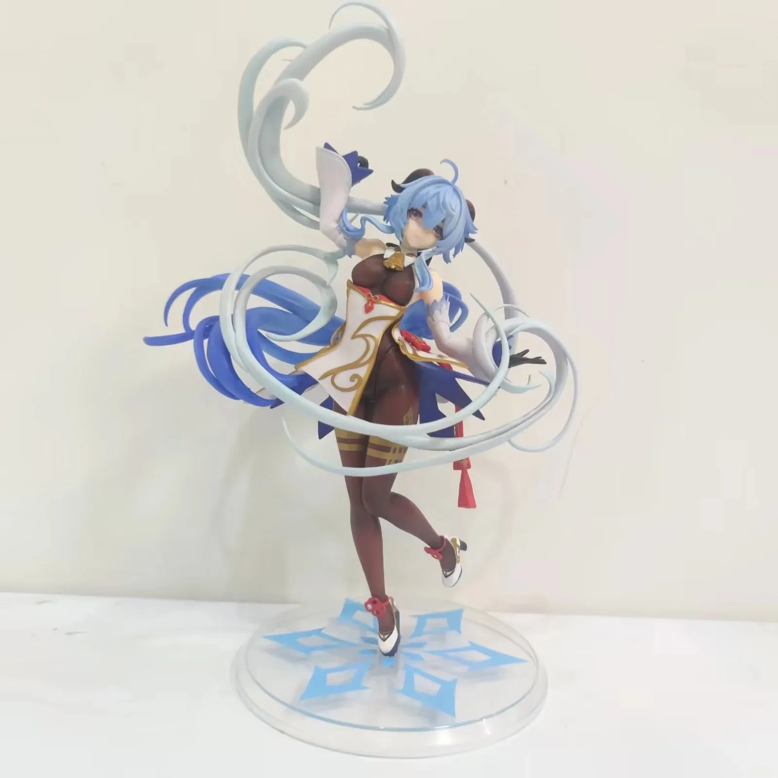 Personaje del juego Anime Girl Series Ganyu copo de nieve: figura de pie en caja