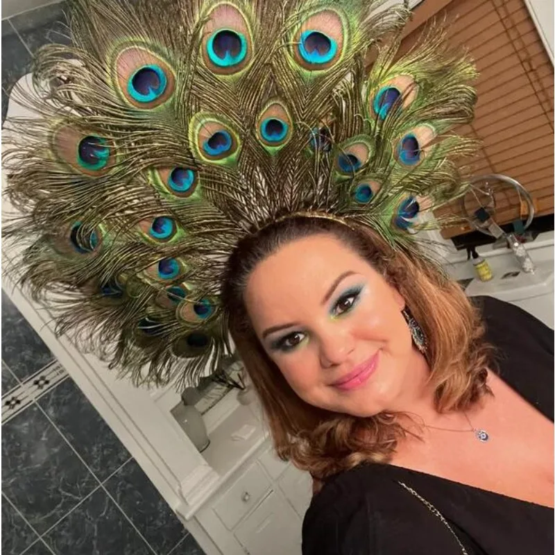 Diadema con corona de plumas de pavo real vista frontal