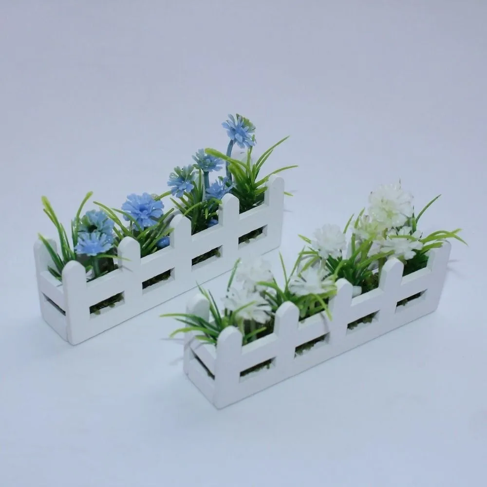 Casa de muñecas con jardín y valla de flores artificiales realistas - imagen 3