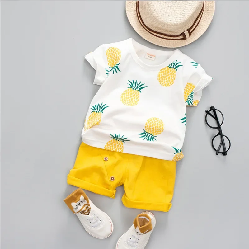 Conjunto de verano para niña en algodón con camiseta y pantalones cortos