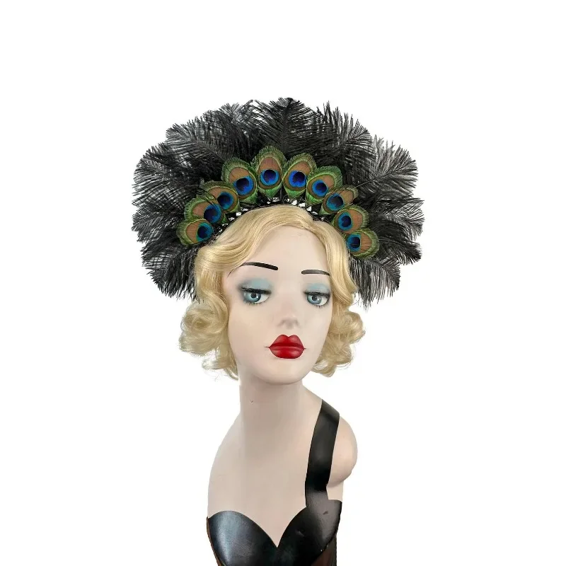 Diadema con cinta y plumas dispuestas