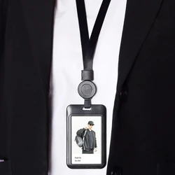 Tarjetero escolar retráctil con cordón para identificación