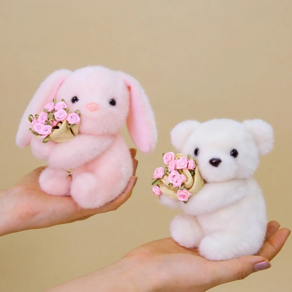 Manta floral y acabado del peluche