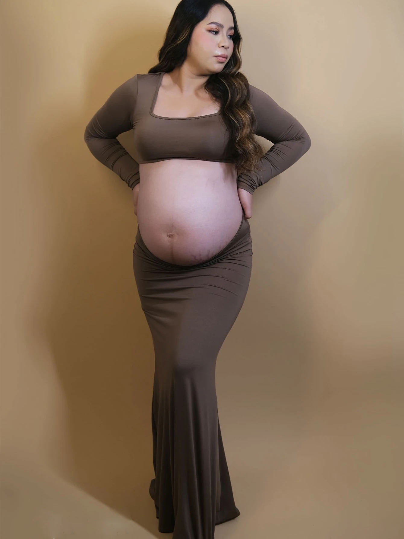Vestido de maternidad de cuello cuadrado y manga larga