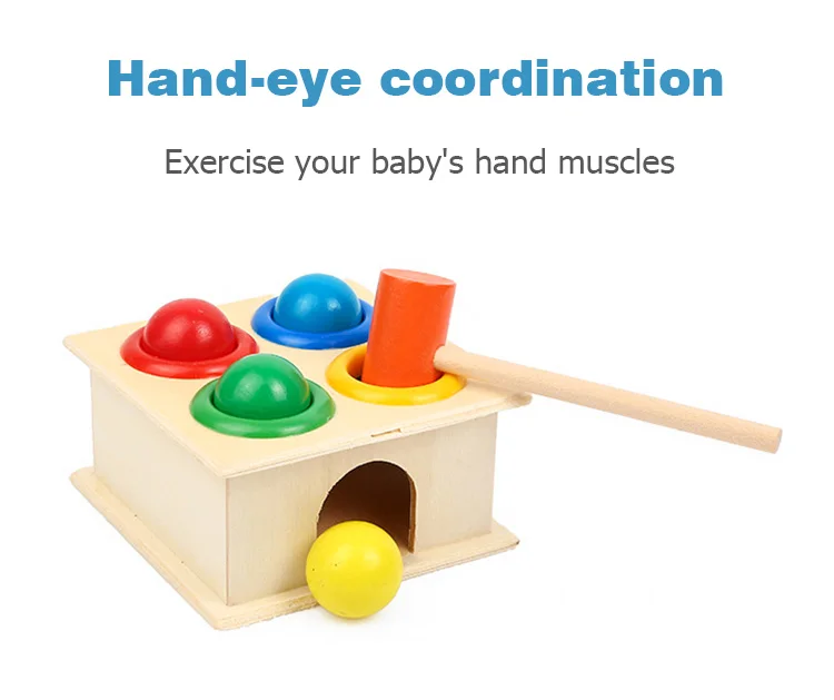 Niño jugando con el martillador