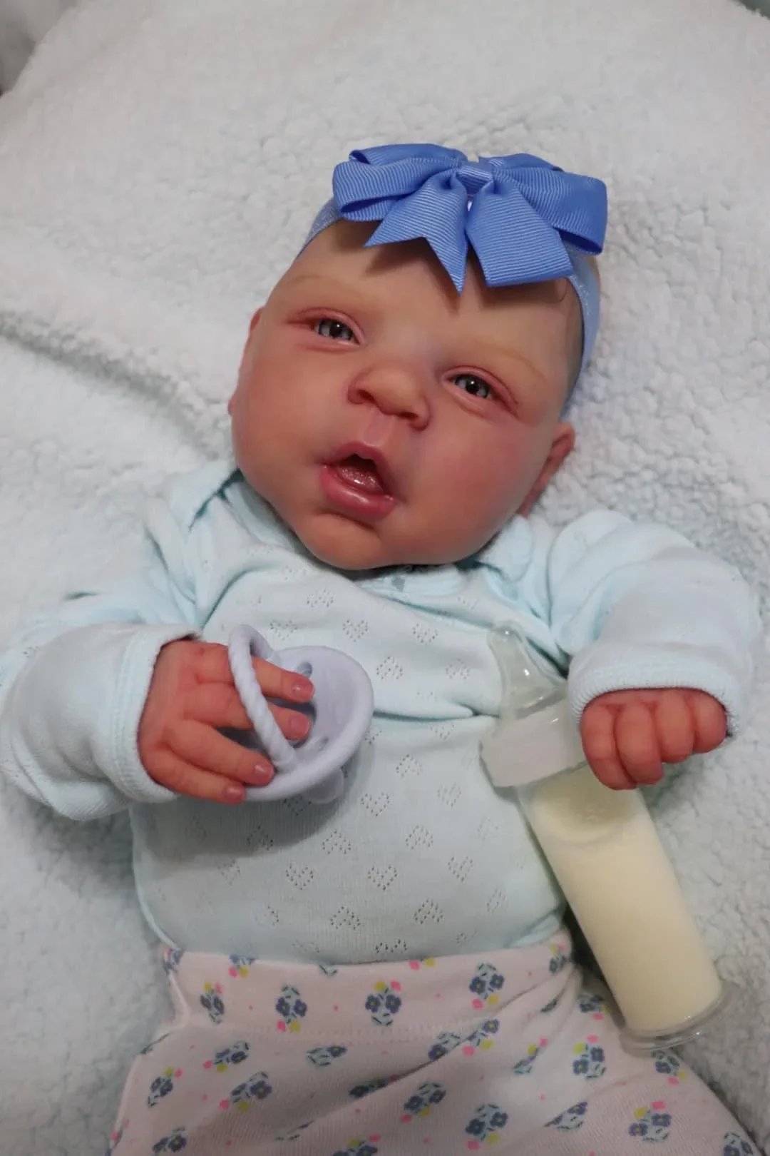 Muñeca reborn Estella con accesorios y certificado