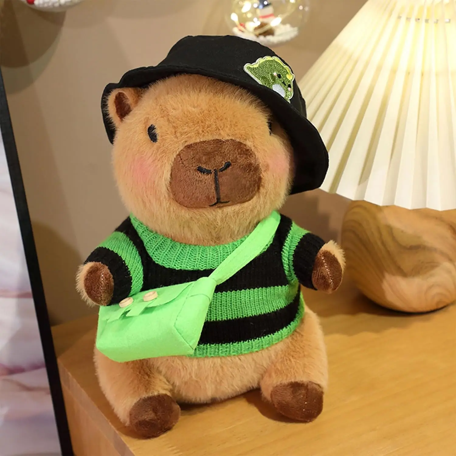 Peluche capibara con ropa y accesorios para niños y niñas
