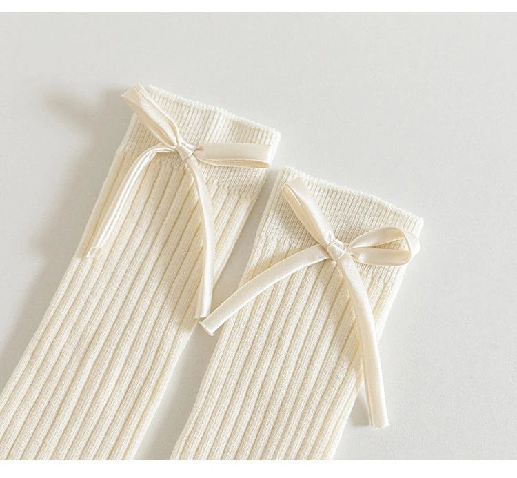 Calcetines caramelo combinando con outfit escolar
