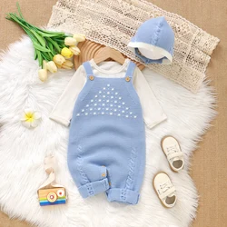 Conjunto de bebé azul sin mangas con tirantes para primavera