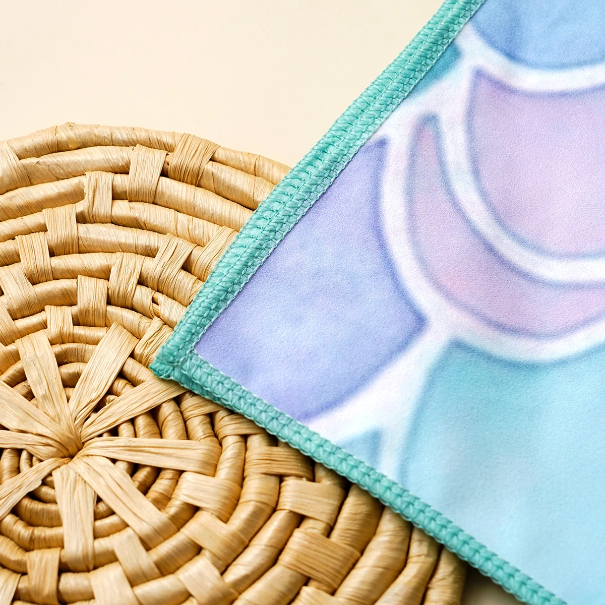 Detalle de la capucha para envolver al bebé