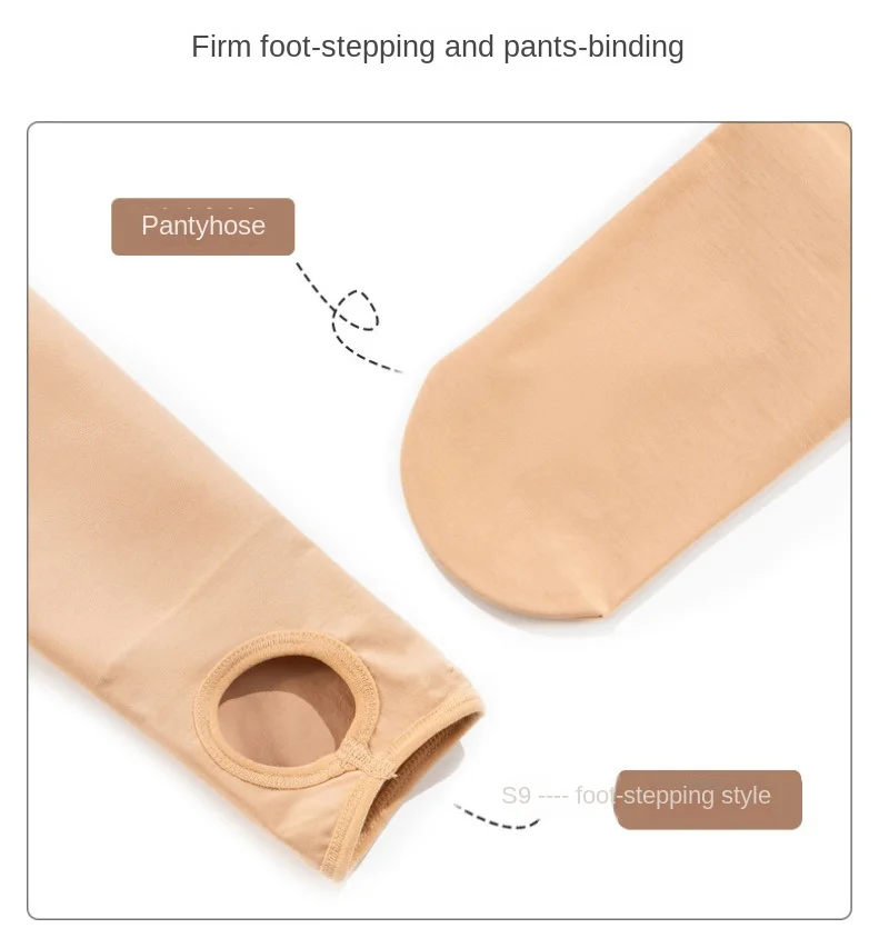 Muestra de los leggings siendo lavados a mano en un fregadero