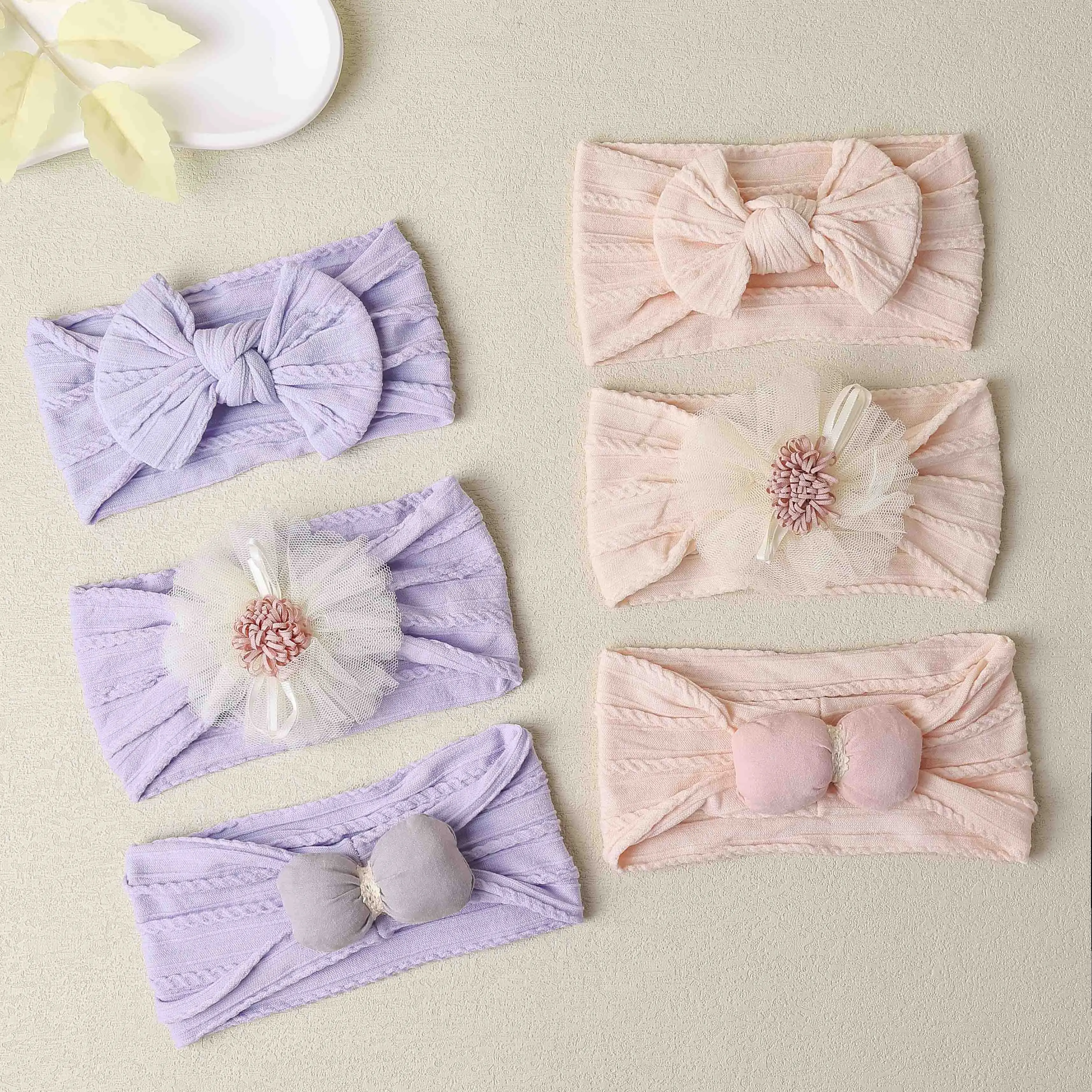 Diadema recién nacido tipo turbante suave con lazo y flores - imagen 4