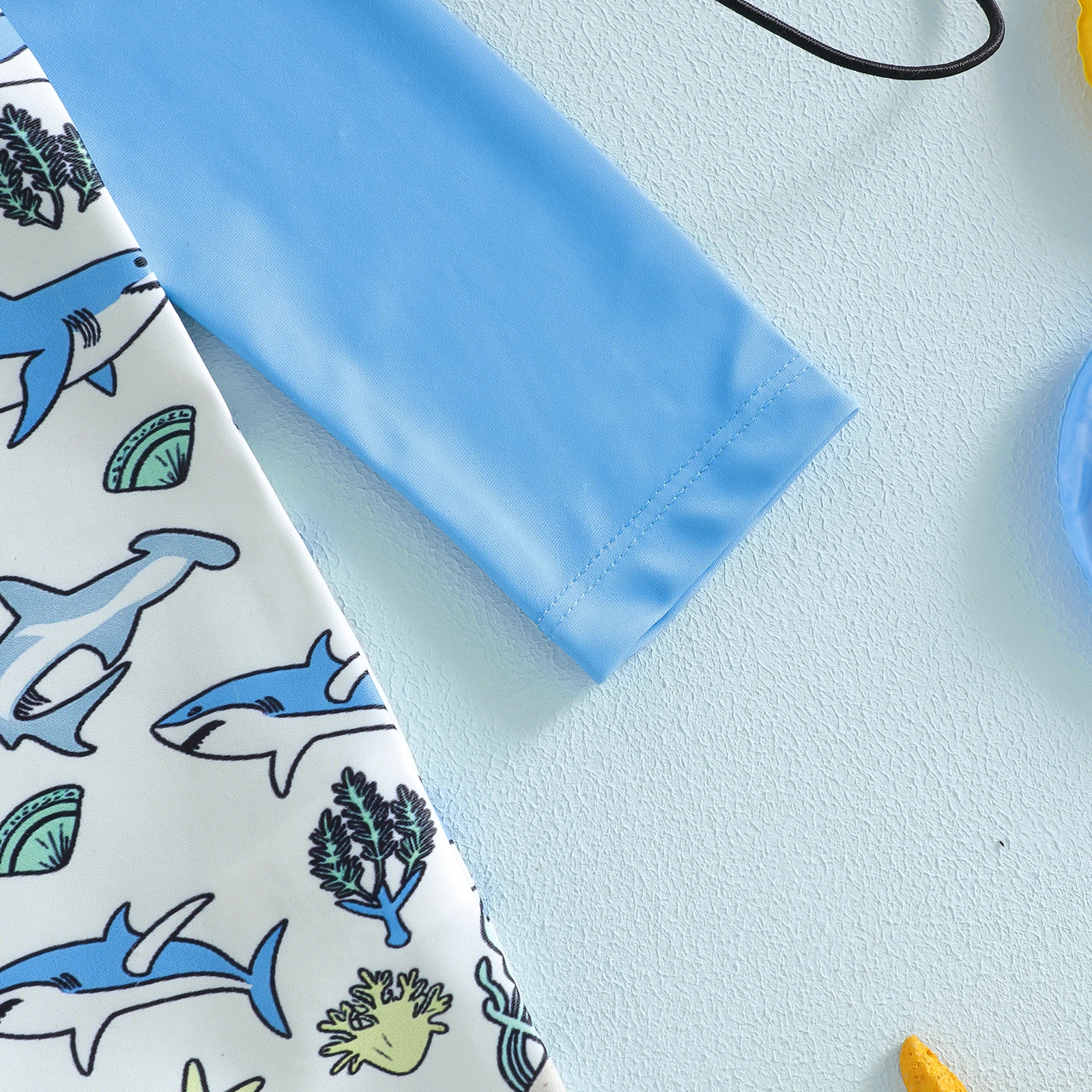 Traje de baño infantil manga larga con estampado marino y gorro - imagen 4