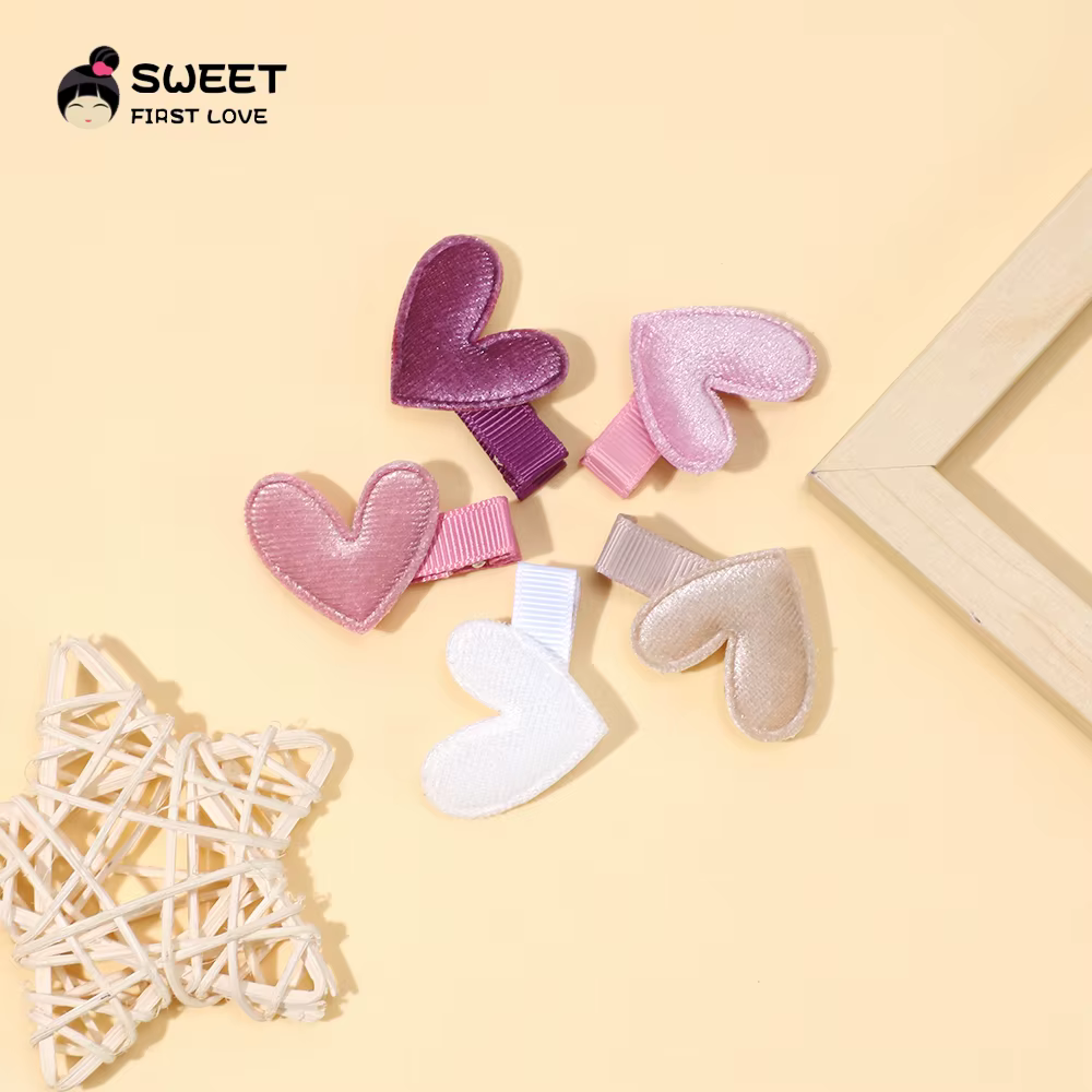 Horquillas de corazón en terciopelo suave para niñas – Hechas a mano - imagen 3