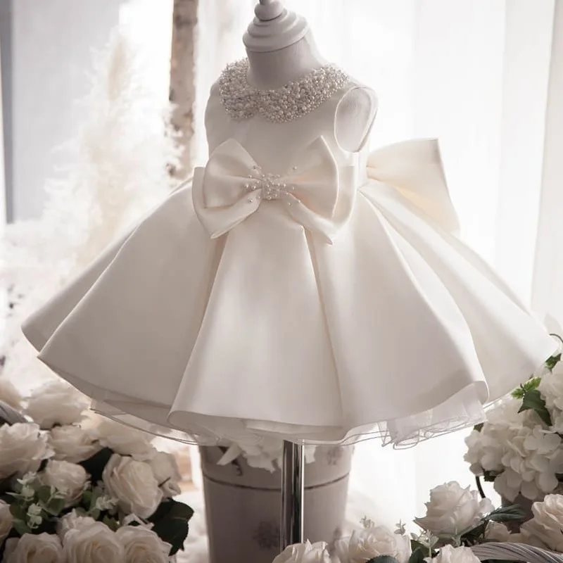 Vestido satén blanco niña estilo princesa con lazo