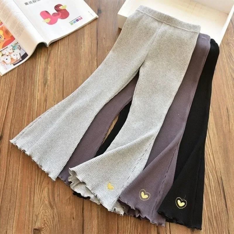 Leggings acampanados con bordado de corazón para niñas - imagen 5