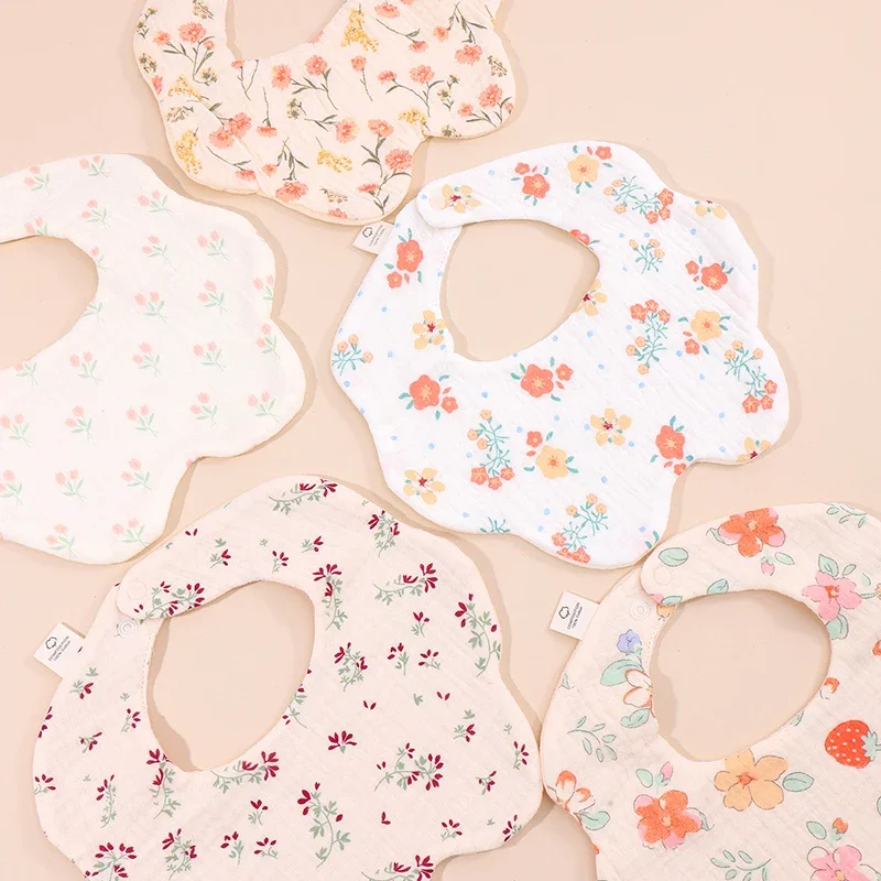 Babero bandana floral de algodón para bebé