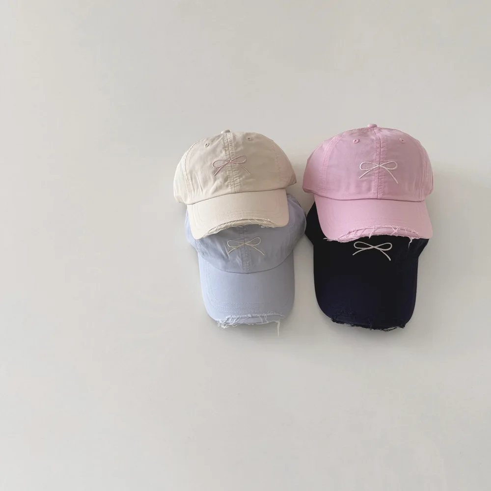 Vista lateral de la gorra infantil