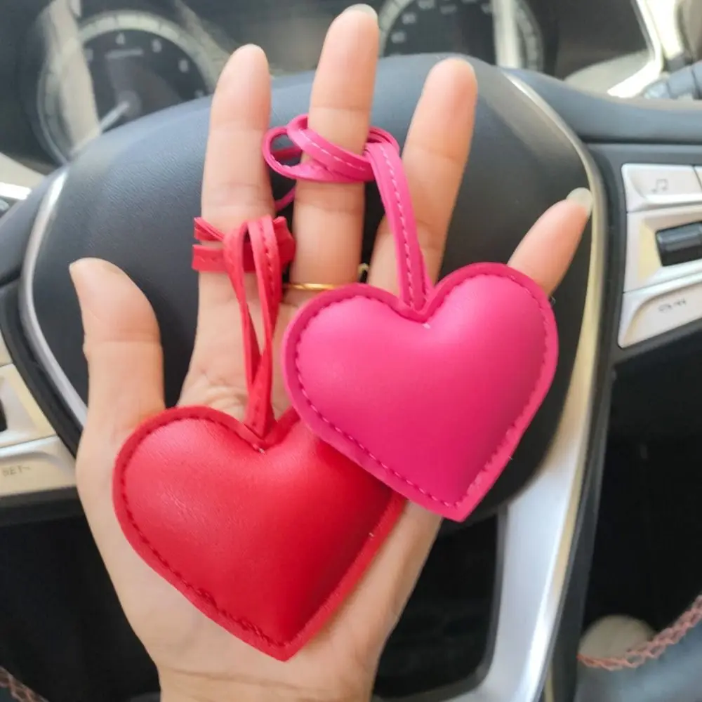Llavero de corazón de cuero PU con colgante de dibujos animados - imagen 3