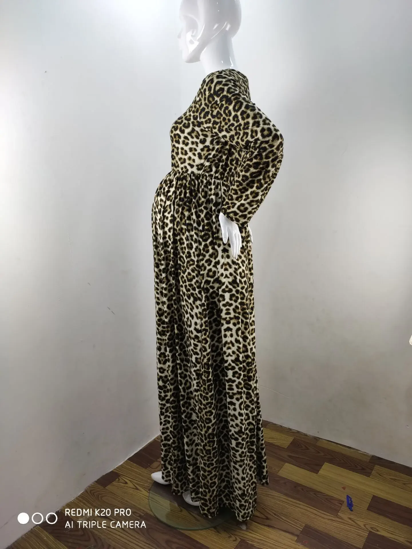 Vestido premamá estampado leopardo para sesión de fotos - imagen 5