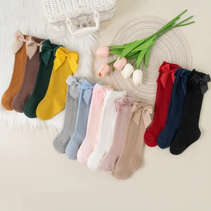 Calcetines largos para bebés en algodón con lazo grande - español