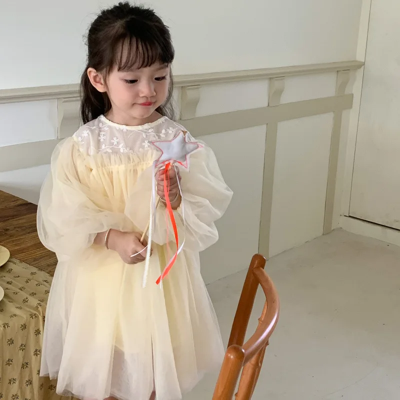 Vestido de princesa infantil con encaje y tul