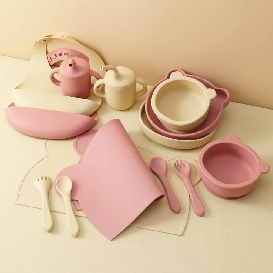 Set de silicona para bebé con plato, babero y vaso - imagen 2