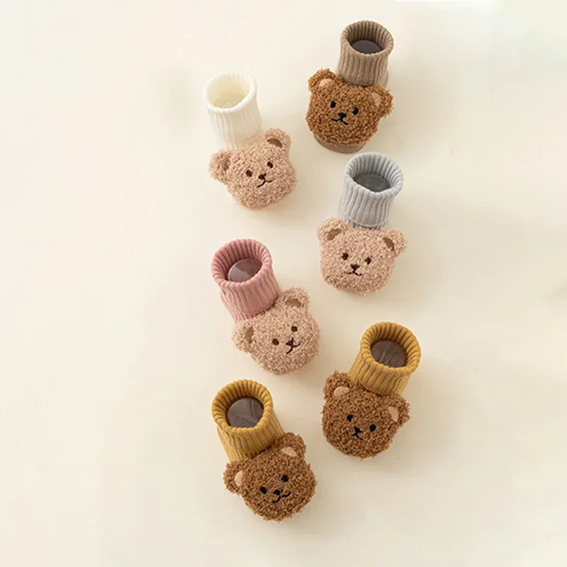 Calcetines antideslizantes para bebé con oso - algodón suave - imagen 2