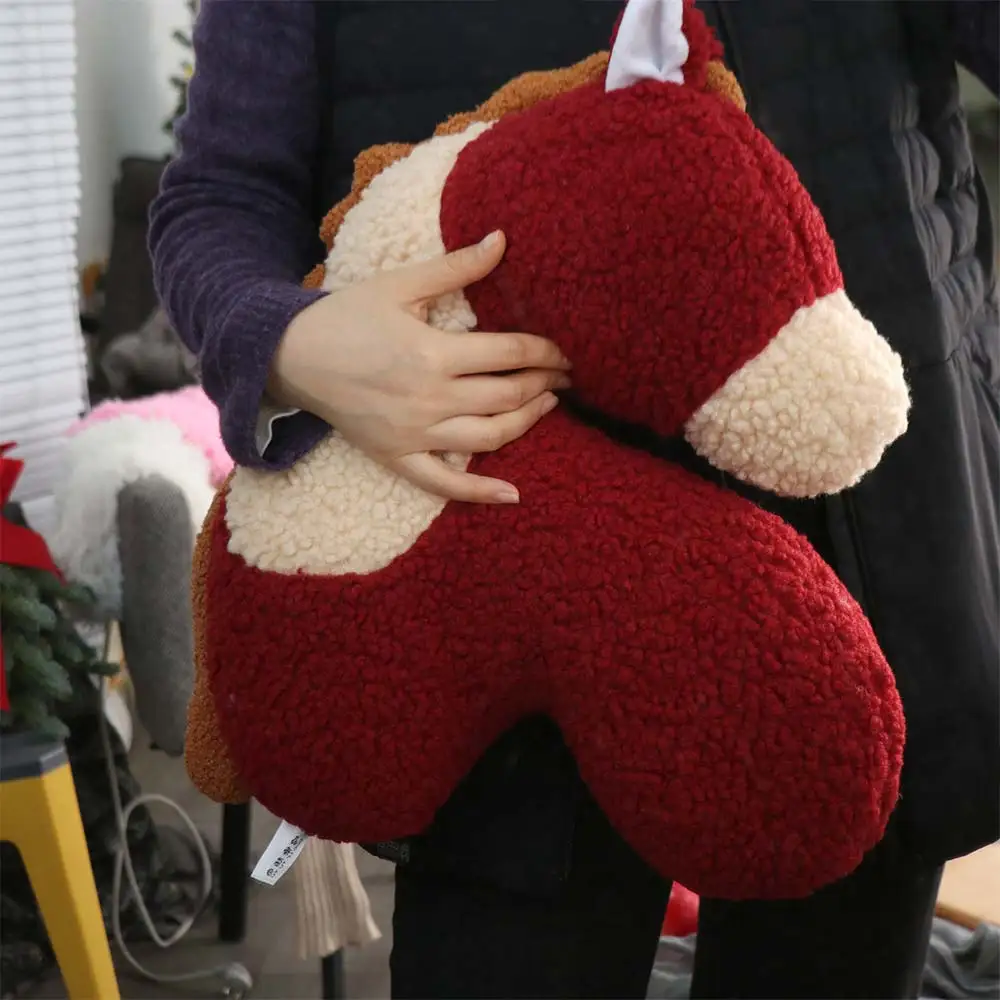 Almohada de peluche pony lavable a máquina roja con base antideslizante - imagen 5