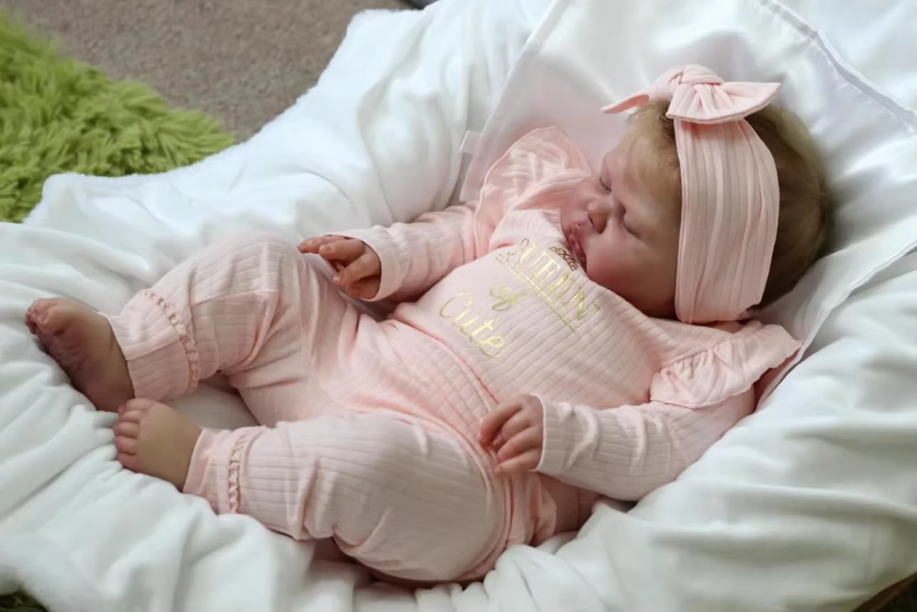 Muñeca reborn de tela con pelo enraizado a mano para niña - imagen 2