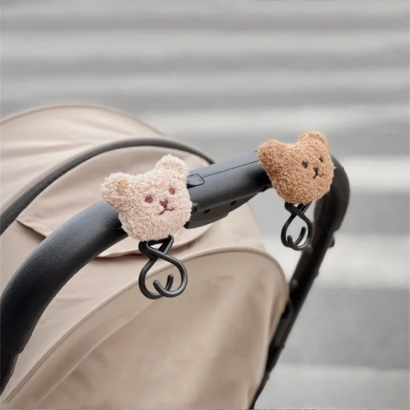 Gancho carrito bebé con figura de oso y bolsa colgante - imagen 3