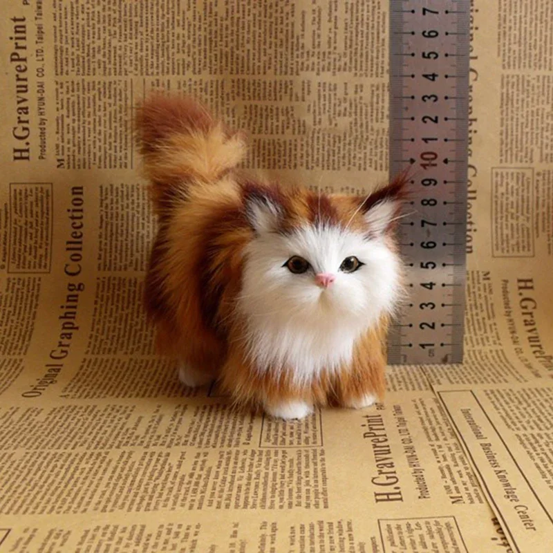 Gato de simulación en caja