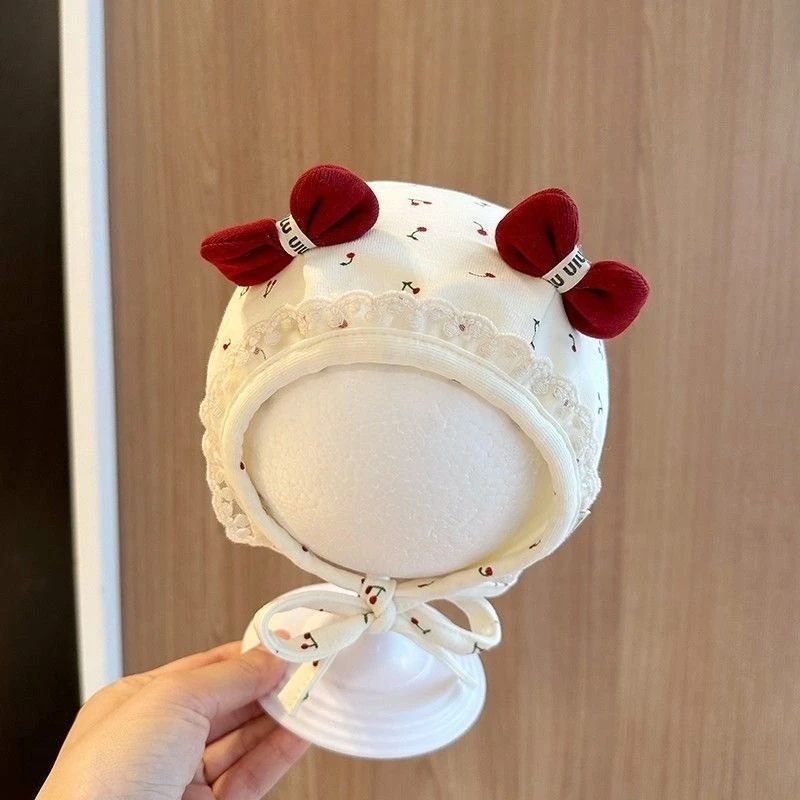 Gorro de bebé princesa con cerezas: protege frente y oídos al viento - imagen 3