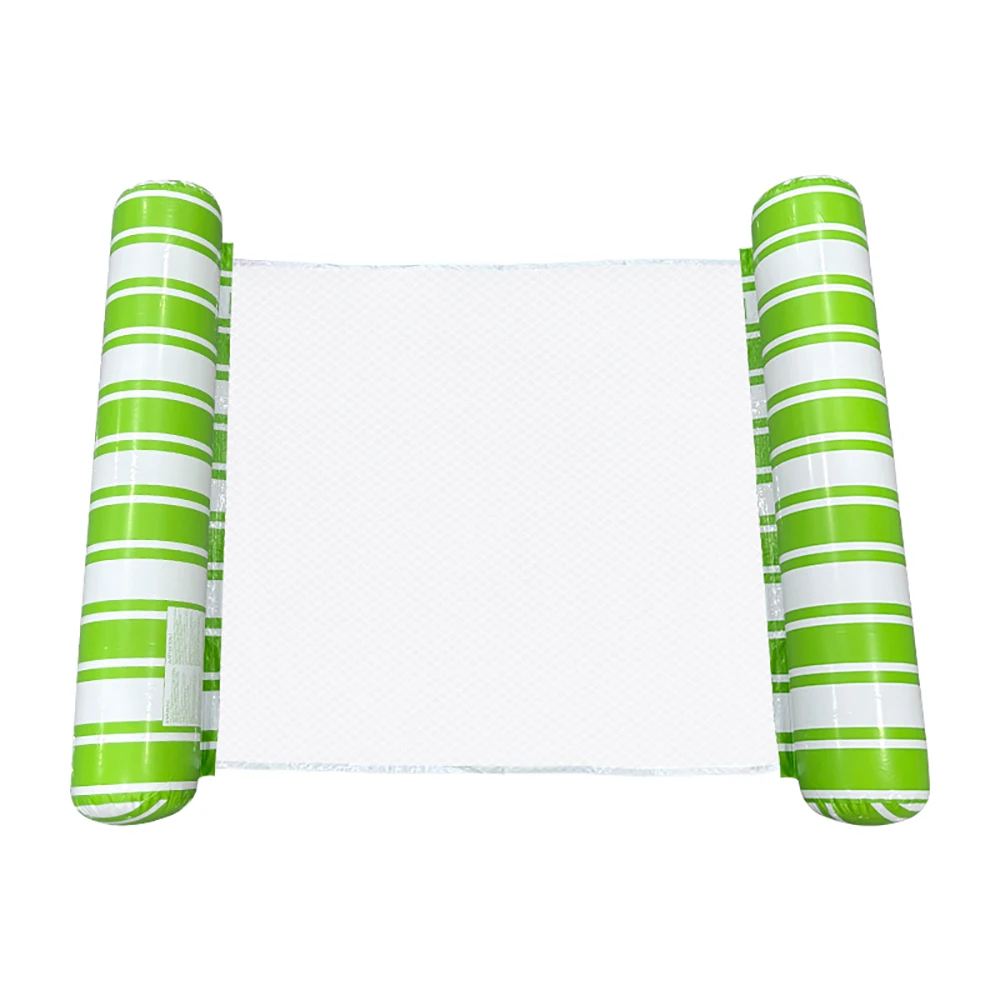Silla flotante inflable en piscina