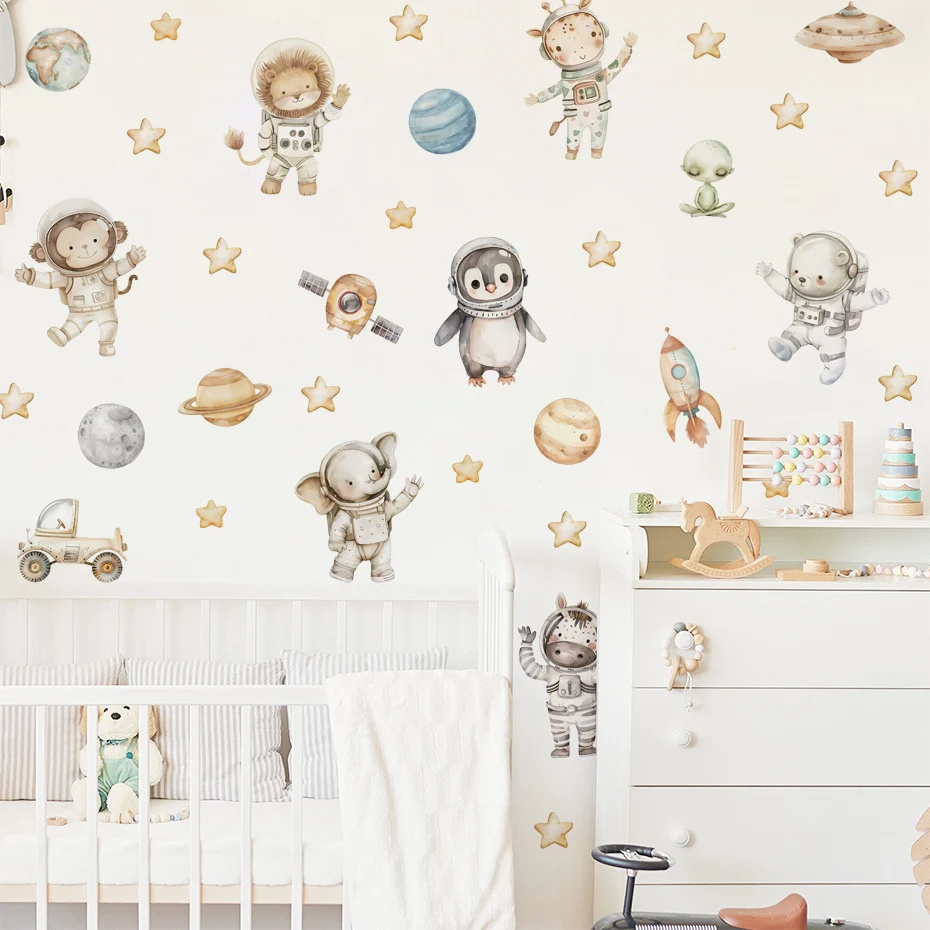 Pegatinas de animales astronautas en habitación infantil