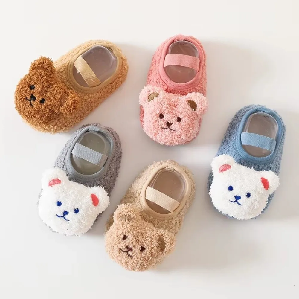 Zapatillas antideslizantes de invierno para bebé forradas con osito - imagen 5